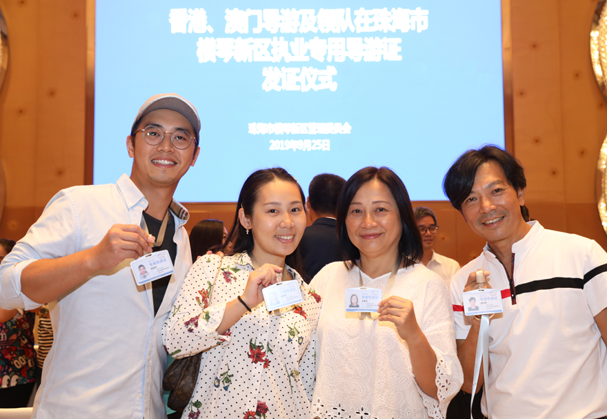 目前，10000個配額總量的澳門單牌車可入出橫琴，未來將推動全面放開澳門機動車便利入出合作區。澳門建筑師和導游等專業人士在橫琴便利執業將更便利。3條“橫琴—澳門跨境通勤專線”方便快捷接送兩地員工和居民。