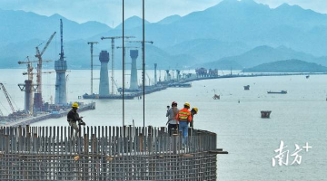 黃茅海跨海通道主橋橋塔“節節攀升”，“小蠻腰”橋塔如何造？