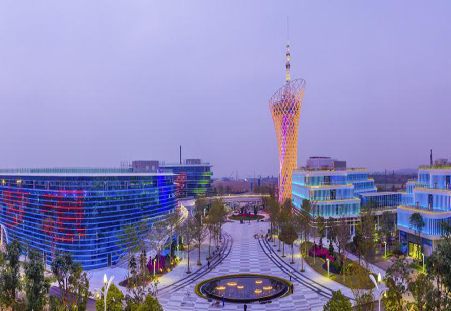 當前，濱海灣新區正聚焦科技創新和先進制造，全面加快基礎設施建設，融入大灣區“一小時”交通圈，發揮產業磁吸效應，吸引龍頭企業進駐，高水平建設開放新門戶、人才新港灣、城市新中心，奮力打造制度型開放高地、東莞在“雙萬”新起點上高質量發展的新引擎。