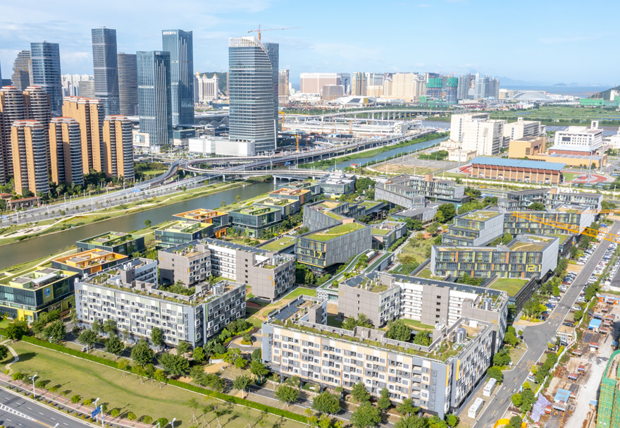 為了讓港澳和內地青年交流合作、干事創業、實現夢想，橫琴于2015年打造橫琴·澳門青年創業谷，為廣大青年創新創業提供了良好的孵化器。圖為橫琴·澳門青年創業谷。