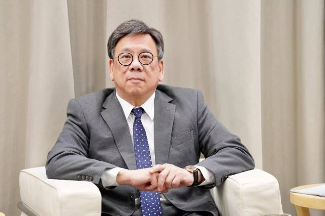 香港特區政府商務及經濟發展局局長 丘應樺
