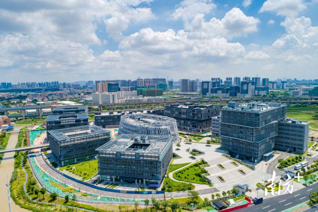季華實驗室是廣東首批啟動建設的省實驗室之一，部署了機器人及其關鍵技術等八個研究方向，圖為實驗室俯瞰圖。符詩賀 攝