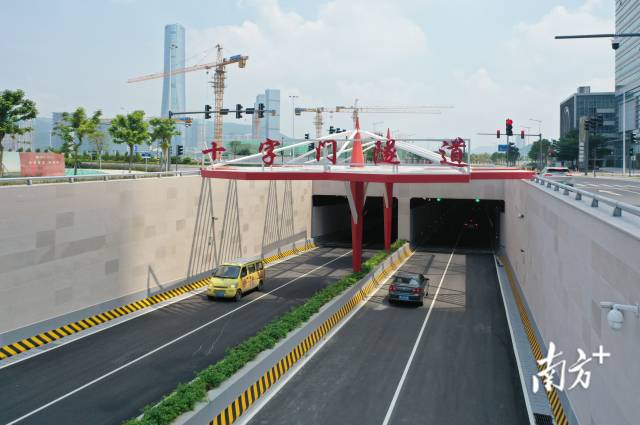 十字門隧道。