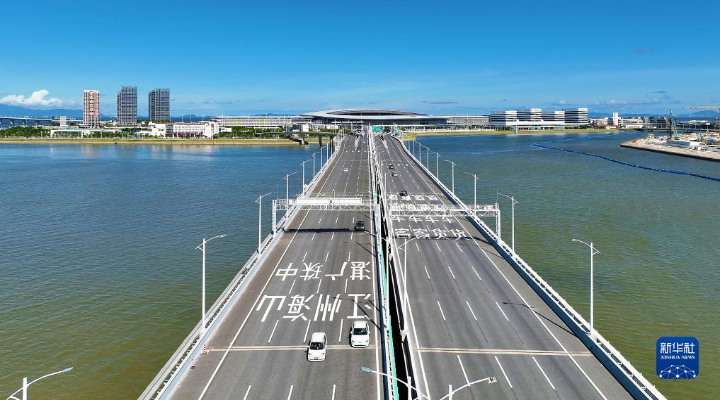 港珠澳大橋口岸多項客流數據創新高 單日出入境旅客量突破10萬人次
