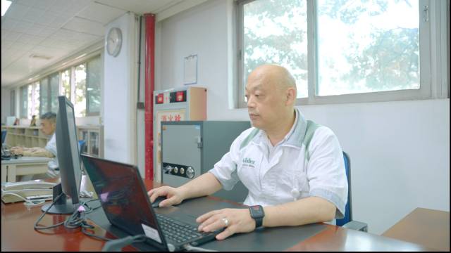 尼得科儀器（廣東）有限公司總經(jīng)理赤羽誠在莞工作。受訪者供圖