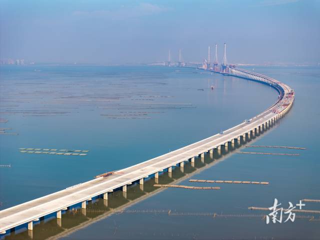 黃茅海跨海通道建設現場。