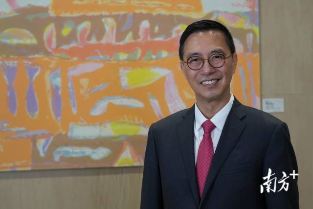香港特區政府文化體育及旅游局局長楊潤雄。