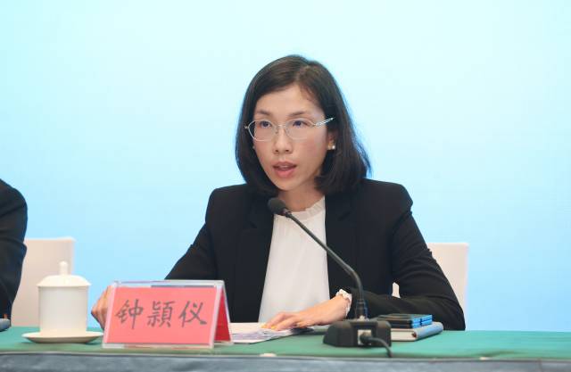 合作區(qū)法律事務局局長鐘頴儀在發(fā)布會上解讀政策利好。