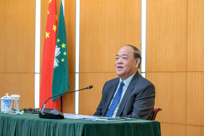 澳門特區行政長官賀一誠19日會見傳媒。（澳門特區政府新聞局供圖）