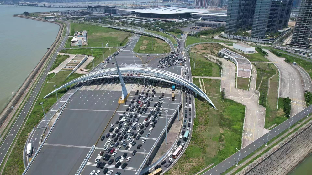 人人人車車車……端午假期，港珠澳大橋多項數據創新高！