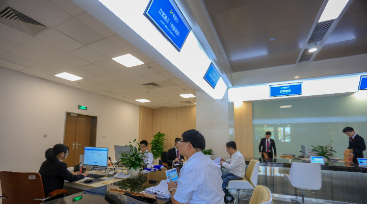 前海深港國際法務(wù)區(qū)已聚集各類機構(gòu)225家 吸引124名港澳籍律師執(zhí)業(yè)