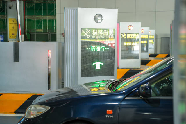 橫琴口岸客貨車“粵澳聯(lián)合一站式”車道 橫琴口岸客貨車“粵澳聯(lián)合一站式”車道
