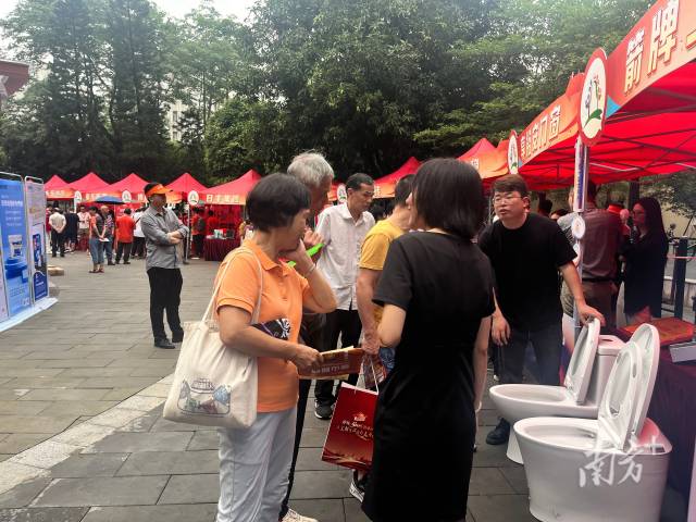 禪城舉辦“以舊換新”進社區主題活動,深受群眾歡迎。 禪城舉辦“以舊換新”進社區主題活動,深受群眾歡迎。