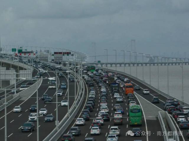 2024年6月30日，深中通道通車首日，迎來火爆車流。