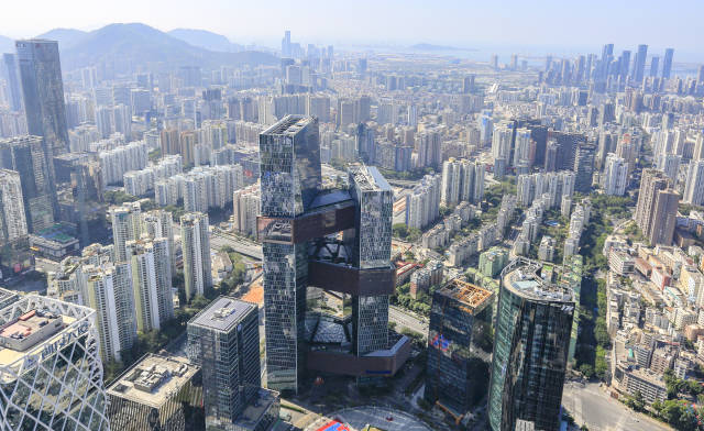 2024年前7個月，深圳平均每小時有28件專利獲得授權，有9件發明專利獲得授權。圖為騰訊濱海大廈。 南方+ 魯力 拍攝