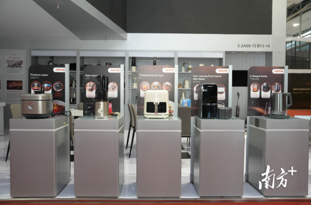 10月14日，廣交會展館內，一家電器企業的展位已經準備就緒。