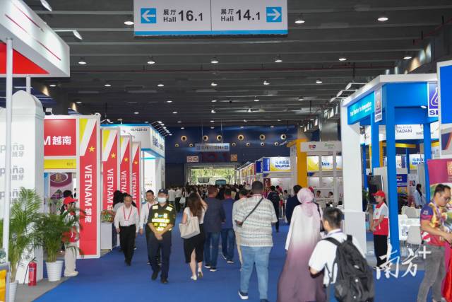 本屆中博會共吸引境內外1877家企業參展,“專精特新”企業占據C位。 本屆中博會共吸引境內外1877家企業參展,“專精特新”企業占據C位。