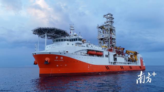 我國(guó)首艘大洋鉆探船“夢(mèng)想”號(hào)正式入列。廣州海洋地質(zhì)調(diào)查局供圖 我國(guó)首艘大洋鉆探船“夢(mèng)想”號(hào)正式入列。廣州海洋地質(zhì)調(diào)查局供圖