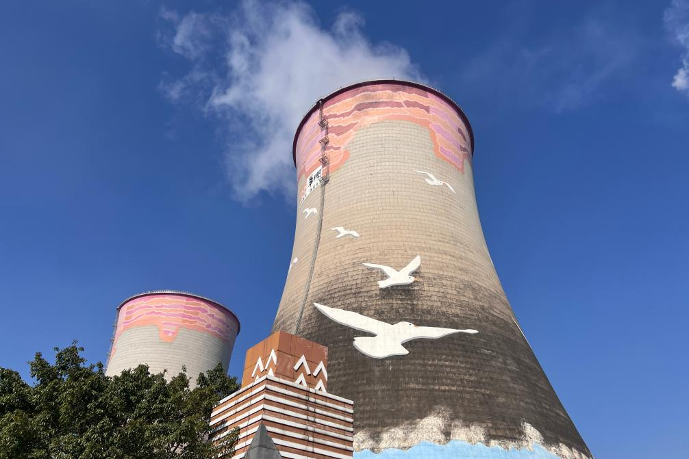 這是廣州華潤熱電有限公司建設的自然通風海水冷卻塔