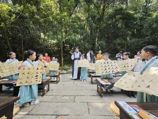 廣東羅浮山景區憑借“文旅融合新畫卷：非遺點亮羅浮之旅”的“文旅+非遺”模式，成功入選風景名勝區文旅融合典型案例