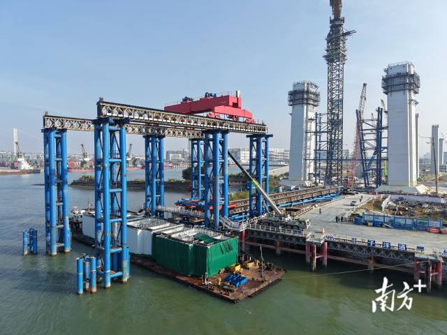 東莞海事護(hù)航T9標(biāo)東索塔提梁站建設(shè)及鋼殼塔柱吊裝