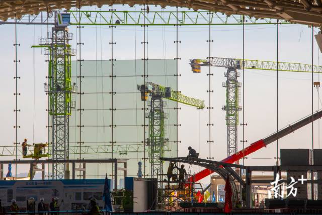 廣州白云機場三期擴建工程建設現場。 廣州白云機場三期擴建工程建設現場。