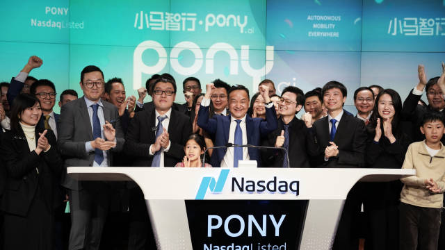 2024年11月27日晚，總部位于廣州南沙的國內自動駕駛頭部企業小馬智行正式在納斯達克掛牌上市。