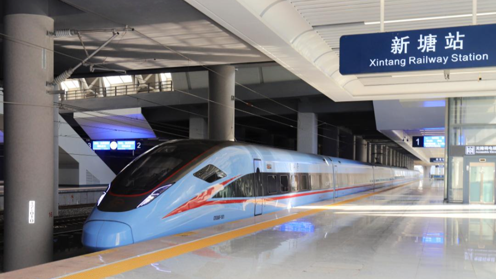 1月5日從香港首發的G6552次列車抵達新塘站。