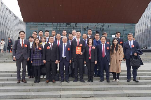 廣東省政協十三屆三次會議在廣州開幕。