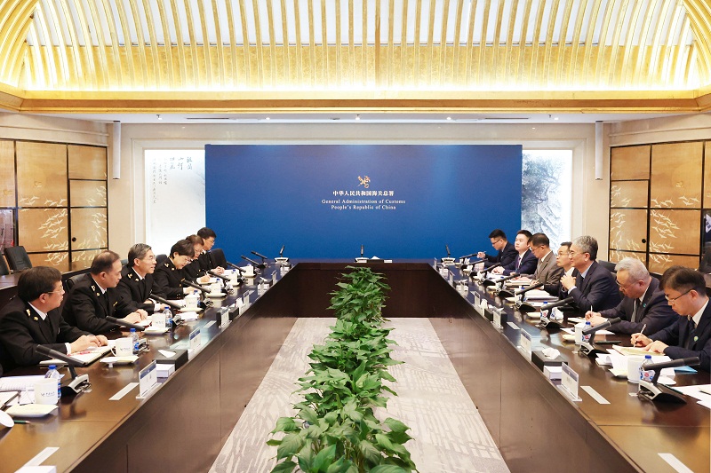 圖為：海關總署副署長王令浚會見澳門特區政府行政法務司司長張永春