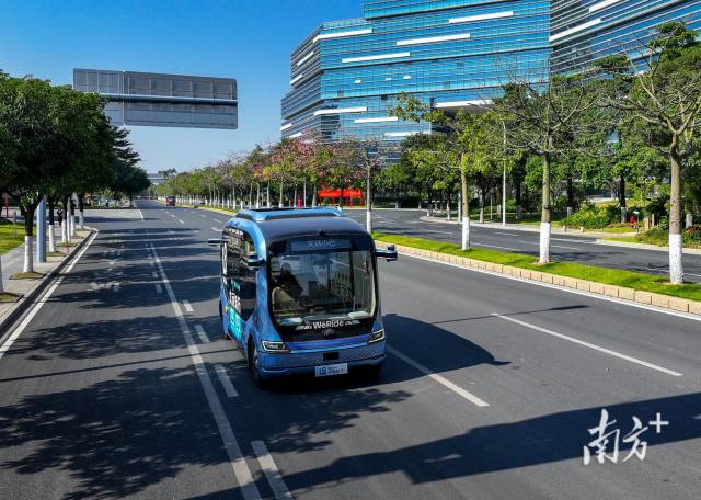 文遠(yuǎn)知行無(wú)人駕駛汽車(chē)