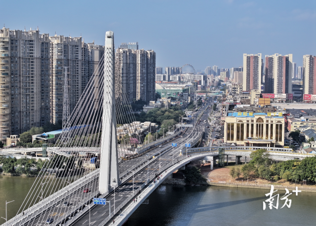 1月25日,廣佛大橋系統(tǒng)工程(一期)主線正式通車試運行。 1月25日,廣佛大橋系統(tǒng)工程(一期)主線正式通車試運行。