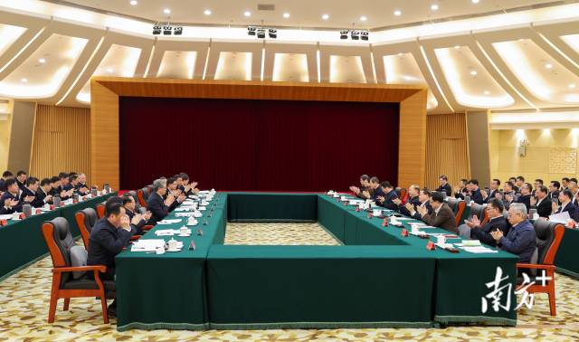 13日下午，兩省區在廣州召開粵桂東西部協作聯席會議。南方+記者 王輝 李細華 攝