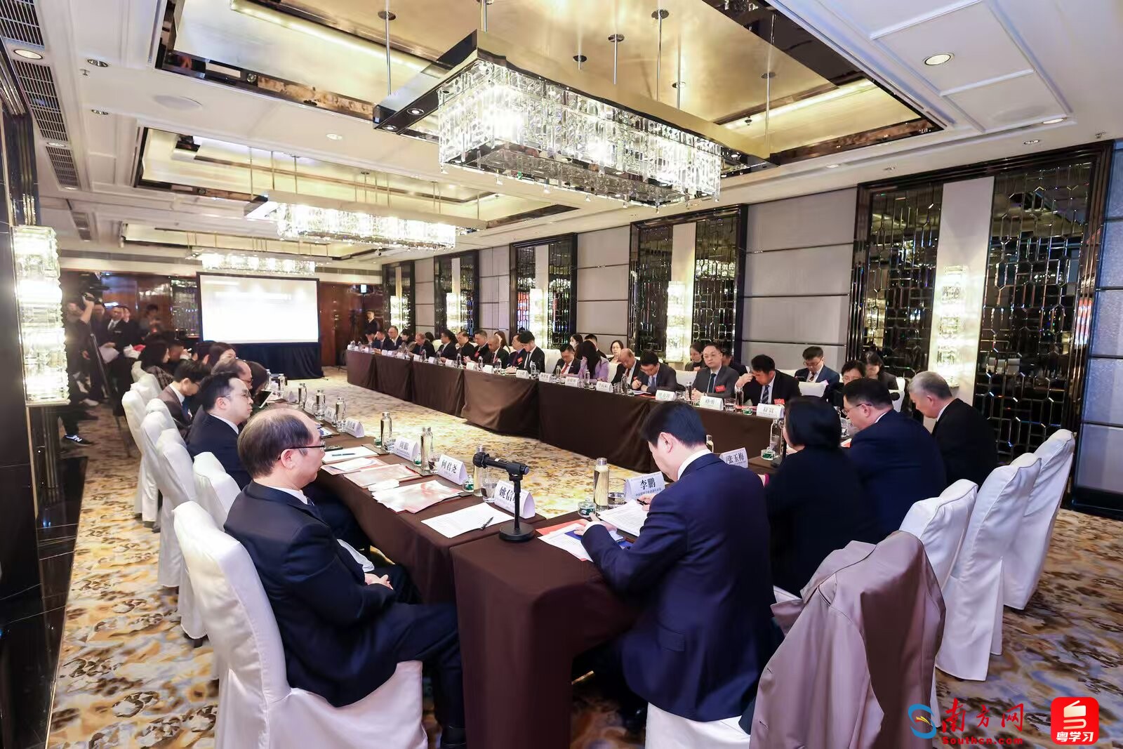 粵港澳大灣區發展工商圓桌第三次會議在香港舉行