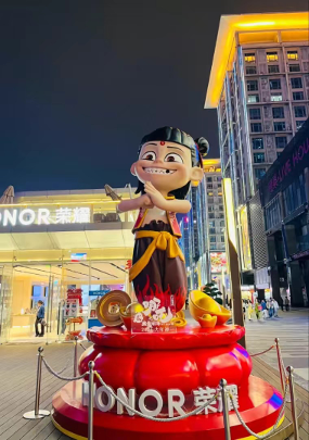 在東莞市區的大型哪吒手辦。圖源網友Z.7