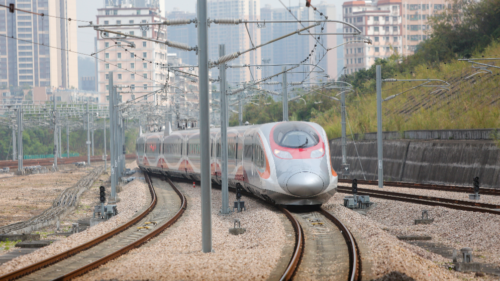廣深港高鐵春運跨境客流近400萬人次 “軌道上的大灣區”正加速成型