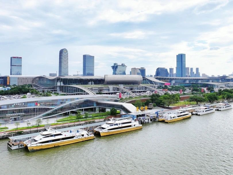 圖為琶洲港澳碼頭。目前乘客經琶洲港澳碼頭前往香港國際機場乘坐飛機離開香港將可享受120港元的離境稅。圖片來源：琶洲港澳口岸微信公眾號。