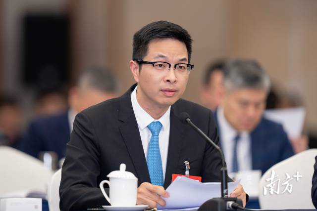 全國人大代表、廣東鼎泰機器人科技有限公司研發(fā)部經(jīng)理李政：設(shè)立機器人產(chǎn)業(yè)專項基金 支持“卡脖子”技術(shù)攻關(guān)