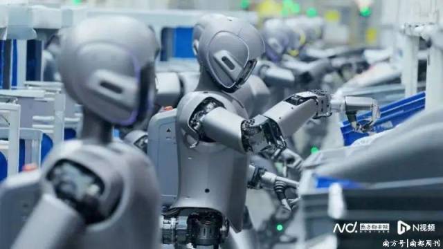 優必選工業人形機器人集群進入極氪5G智慧工廠實訓。
