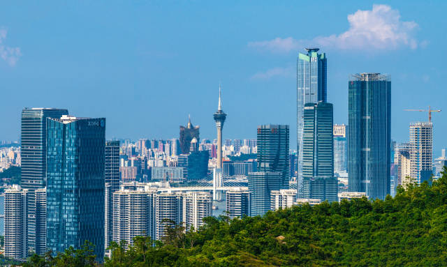 “澳門+橫琴”新定位被擺在更顯著位置。圖為俯瞰琴澳地標(biāo)建筑。