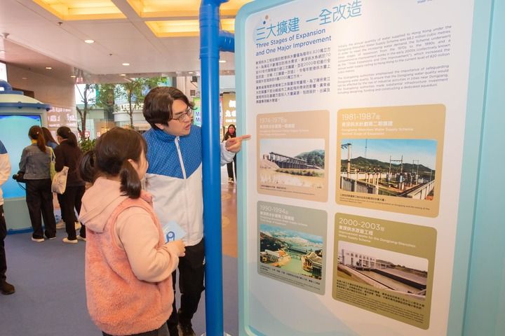 香港特別行政區政府水務署以“一脈相連 飲水思源”為主題，在香港銅鑼灣時代廣場啟動“東江水供港60周年”專題巡回展覽。這是展覽現場（2025年1月11日攝）。新華社發（香港特別行政區政府水務署供圖）