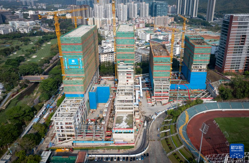 建設中的哈爾濱工業大學（深圳）重點實驗室集群項目（4月1日攝，無人機照片）。