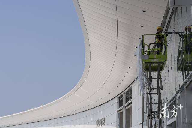 在廣州白云國際機場三期擴建工程現場