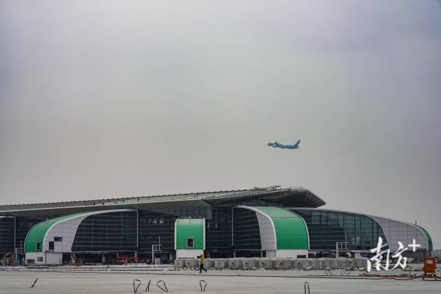 在廣州白云國際機場三期擴建工程現場