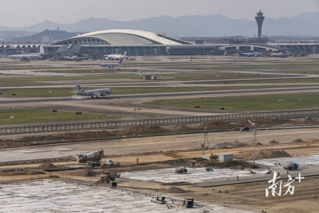 在廣州白云國際機場三期擴建工程現場