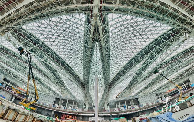 在廣州白云國際機場三期擴建工程現(xiàn)場
