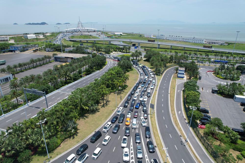 2025年1月31日拍攝的港珠澳大橋橋頭（無人機照片）。新華社發（黎釗德攝）