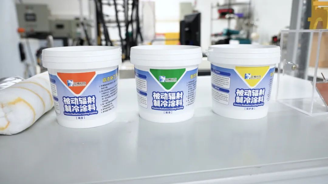 朱龍潛團隊的被動輻射制冷涂料。李卓軒攝