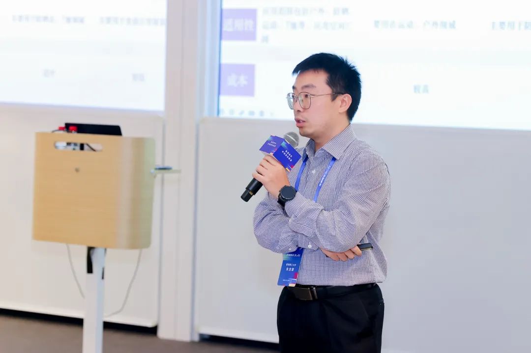 朱龍潛正在演講（受訪者供圖）