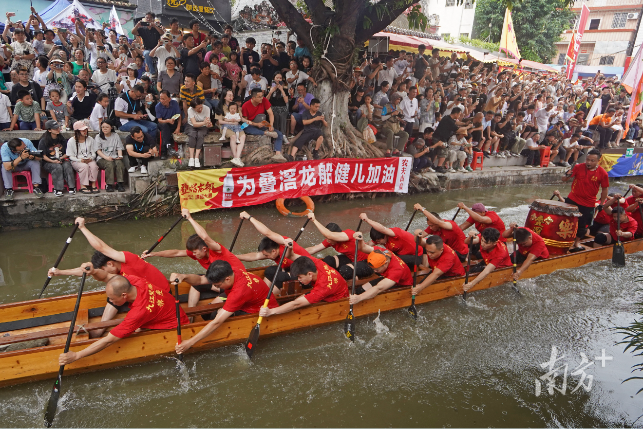 2025年中國（佛山）疊滘龍船漂移大賽在佛山南海桂城開賽。戴嘉信 廖明璨 李欣 攝